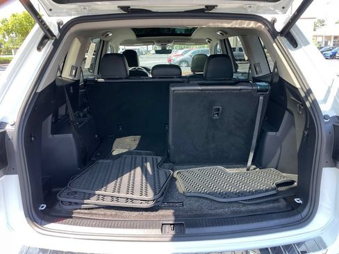 Used 2024 Volkswagen Atlas SE w/ Panoramic Sunroof Package FWD image 41