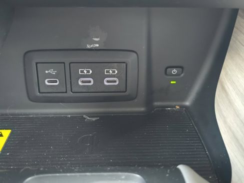 Certified 2024 Toyota Venza XLE AWD/4WD image 9