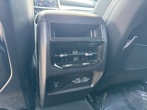 Used 2025 Jeep Grand Cherokee Altitude AWD/4WD image 21