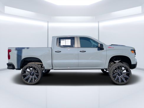 Used 2025 Chevrolet Silverado 1500 Custom Trail Boss image 2