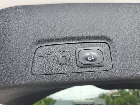 Used 2018 Lincoln MKC Premiere image 9