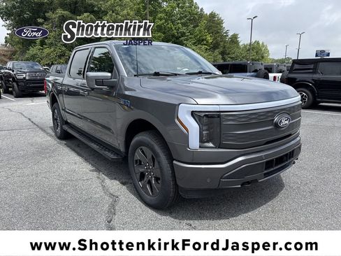 Used 2025 Ford F150 Lightning Lariat w/ Max Trailer Tow Package AWD/4WD image 1