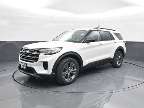 New 2026 Ford Explorer Active image 4