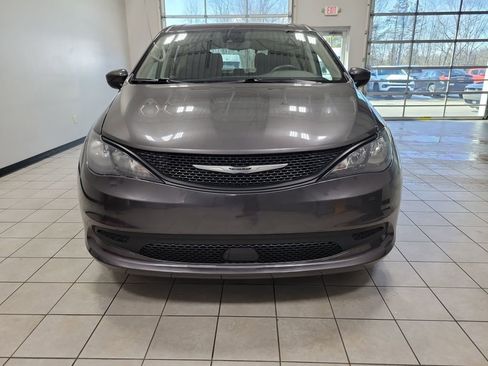 Used 2023 Chrysler Voyager LX image 9