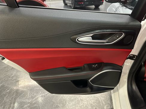 Used 2020 Alfa Romeo Giulia Sport RWD w/ Quick Order Package 22K Sport image 9