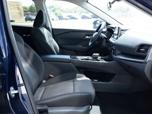 Used 2025 Nissan Rogue SV FWD image 11
