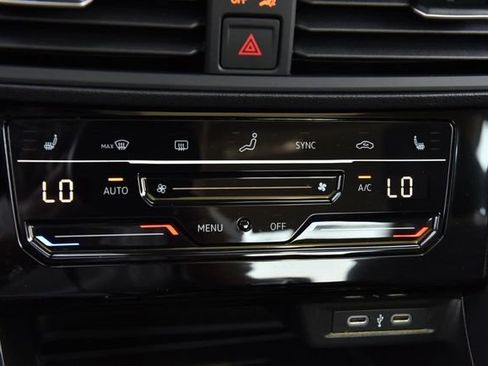 Used 2025 Volkswagen Jetta SE w/ Sunroof Package FWD image 15