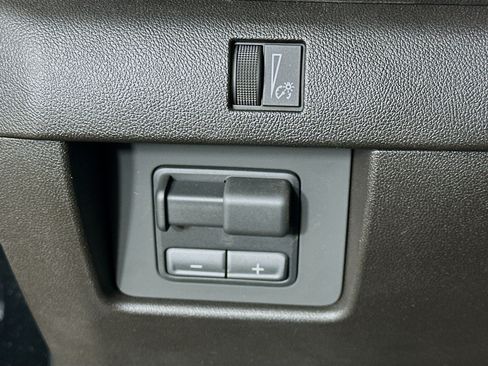 Used 2026 Chevrolet Colorado Trail Boss AWD/4WD image 17