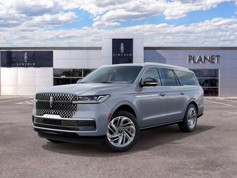 New 2027 Lincoln Navigator L Reserve RWD image 2