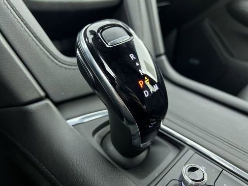 Used 2025 Cadillac XT6 Luxury image 16