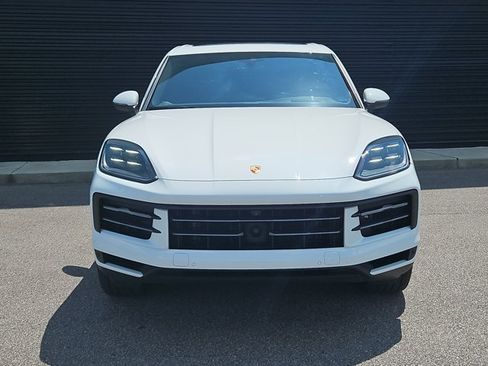 Certified 2024 Porsche Cayenne AWD/4WD image 2