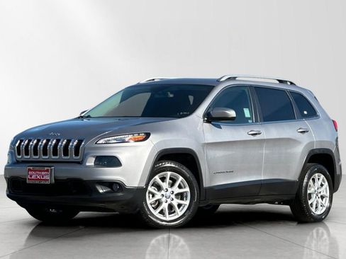 Used 2018 Jeep Cherokee Latitude Plus image 2