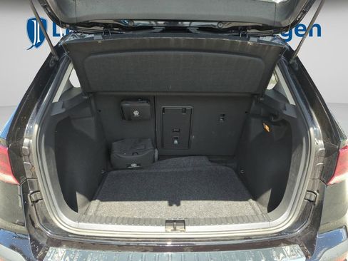 Certified 2022 Volkswagen Taos SE image 17