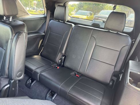 Used 2023 Chevrolet Traverse LT AWD/4WD image 14
