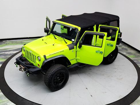 Used 2013 Jeep Wrangler Unlimited Rubicon w/ Connectivity Group AWD/4WD image 34