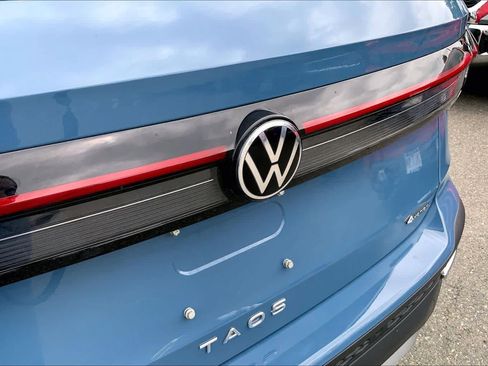 Used 2025 Volkswagen Taos SE AWD/4WD image 31