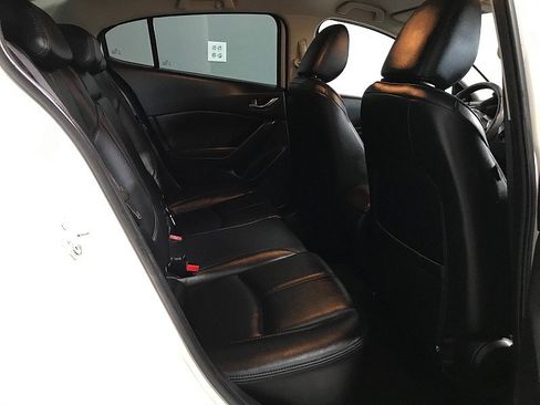 Used 2018 MAZDA MAZDA3 Touring FWD image 16