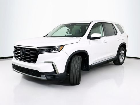Used 2025 Honda Pilot EX-L image 2