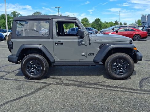 Used 2022 Jeep Wrangler Sport AWD/4WD image 7