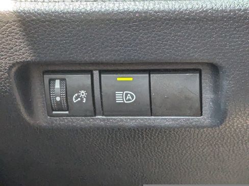 Used 2024 Toyota RAV4 XLE FWD image 31
