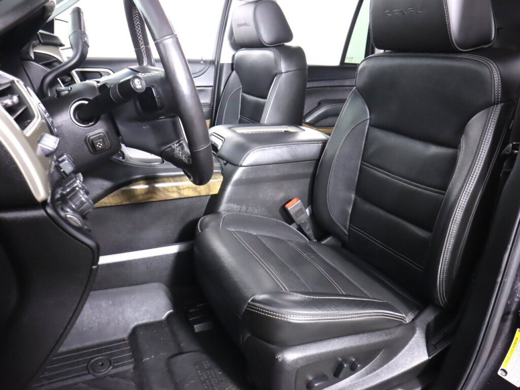 Used 2018 GMC Yukon Denali w/ Denali Ultimate Package AWD/4WD image 32
