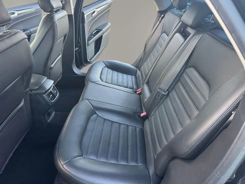Used 2015 Ford Fusion SE w/ Equipment Group 202A FWD image 13
