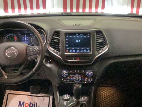 Used 2019 Jeep Cherokee Trailhawk image 11