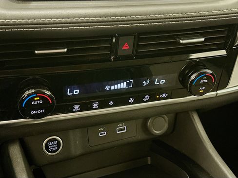 Used 2023 Nissan Rogue SV image 23