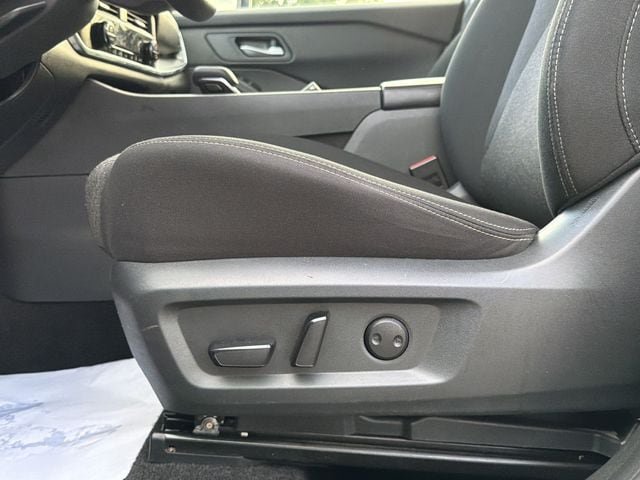 Used 2025 Nissan Rogue SV AWD/4WD image 22