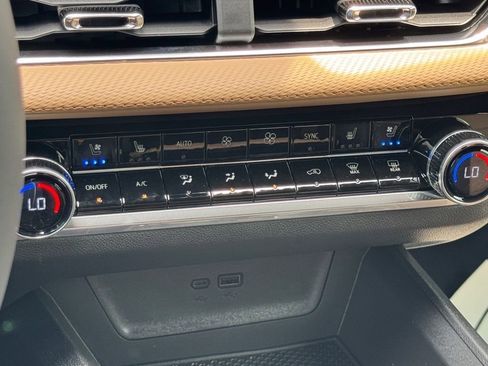 Used 2026 Chevrolet Equinox ACTIV w/ Convenience Package III image 23