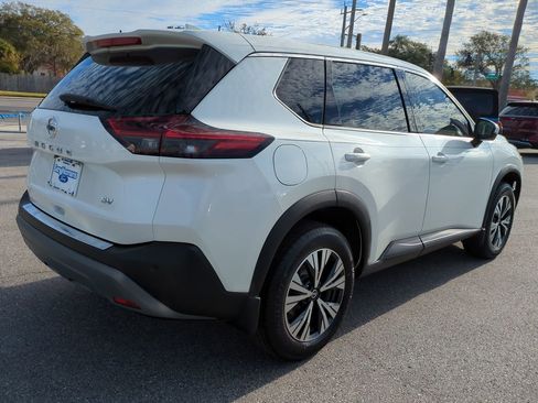Used 2021 Nissan Rogue SV image 4