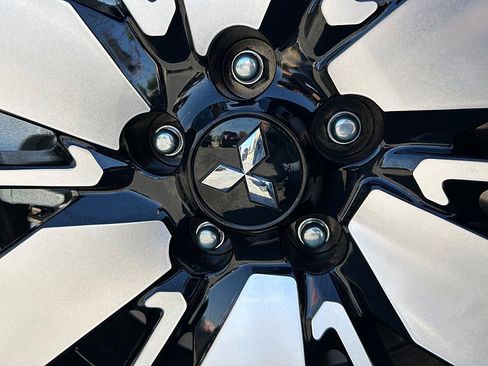 New 2025 Mitsubishi Outlander SEL image 13