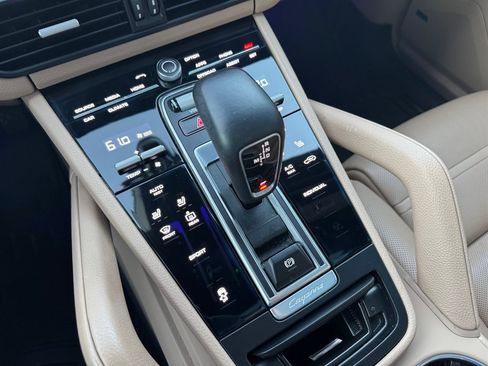 Used 2019 Porsche Cayenne AWD/4WD image 11
