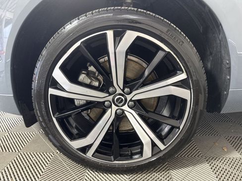 Used 2023 Volvo XC60 B5 Ultimate w/ Climate Package image 12