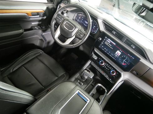 Certified 2022 GMC Sierra 1500 Denali w/ Denali Reserve Package AWD/4WD image 9