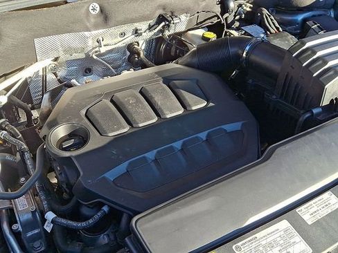 Used 2024 Volkswagen Atlas Cross Sport SE image 28