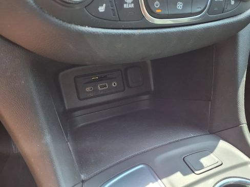 Used 2023 Chevrolet Equinox LT FWD image 21
