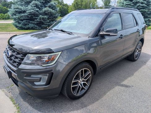 Used 2017 Ford Explorer Sport w/ Equipment Group 401A AWD/4WD image 5