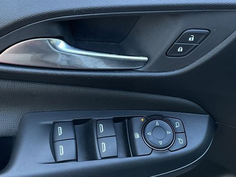 Used 2025 Buick Envista Preferred image 12