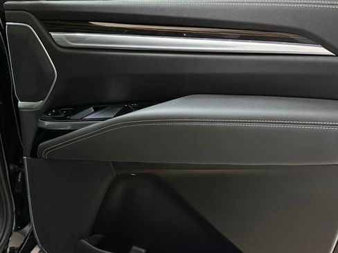 Certified 2025 Cadillac Escalade ESV Premium Luxury image 54