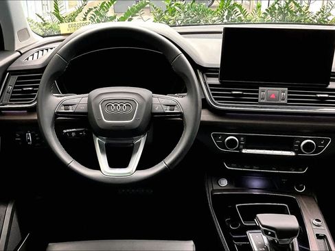 Certified 2025 Audi Q5 2.0T Premium Plus w/ Premium Plus Package image 5