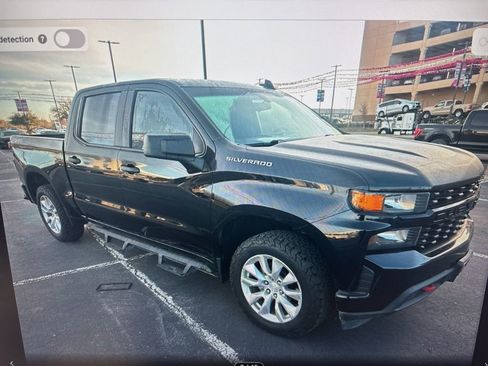 Used 2020 Chevrolet Silverado 1500 Custom w/ Custom Value Package image 2