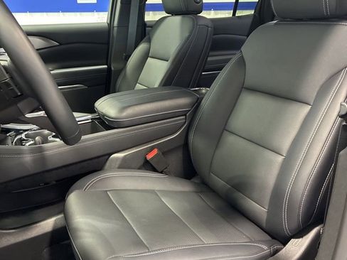 Used 2026 Chevrolet Traverse LT image 13