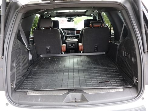 Used 2023 GMC Yukon Denali Ultimate AWD/4WD image 11