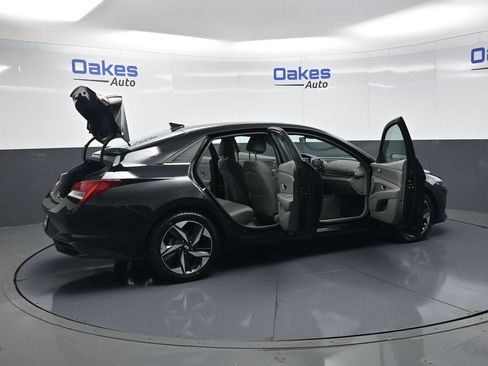 Used 2022 Hyundai Elantra SEL w/ Convenience + Premium Package FWD image 55