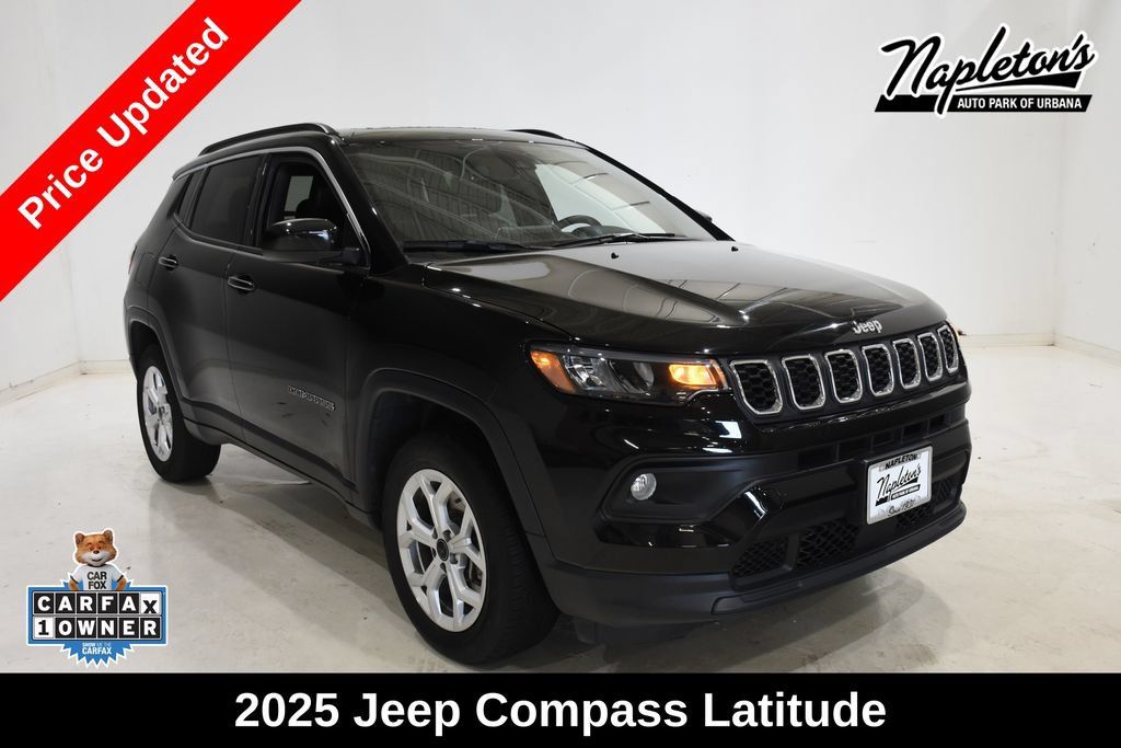 Used 2025 Jeep Compass Latitude w/ Sun & Sound Group AWD/4WD image 1