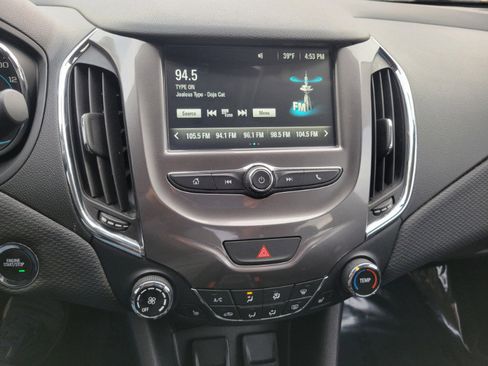 Used 2018 Chevrolet Cruze LT w/ Convenience Package image 40