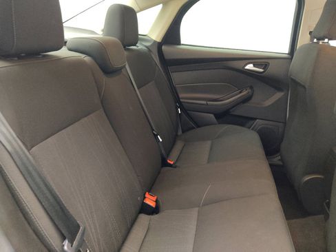 Used 2018 Ford Focus SE w/ SE Appearance Package FWD image 19
