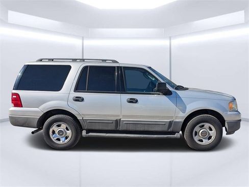 Used 2005 Ford Expedition XLS image 2