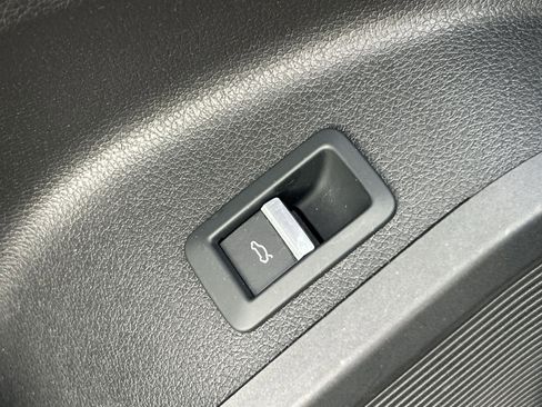 Used 2018 Audi SQ5 Prestige image 32